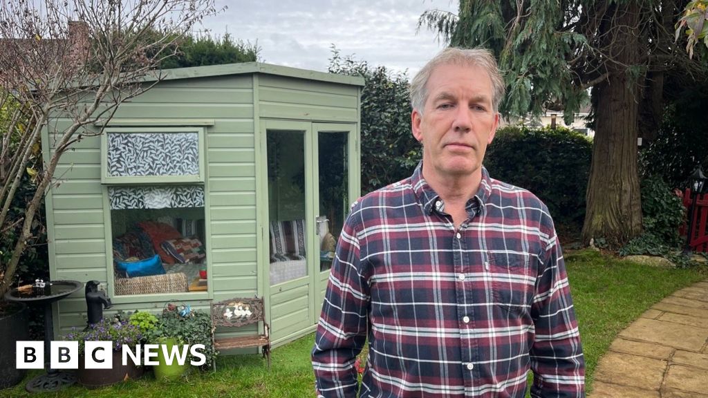 You are currently viewing Family in Exeter ordered to take down summerhouse