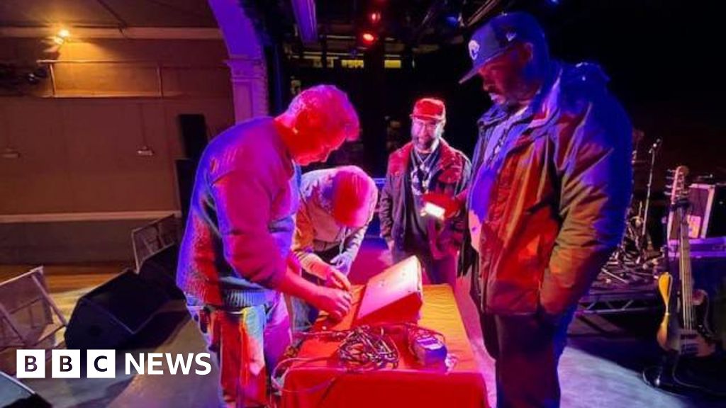 You are currently viewing Hip-hop group Arrested Development ‘saved’ by repair cafe