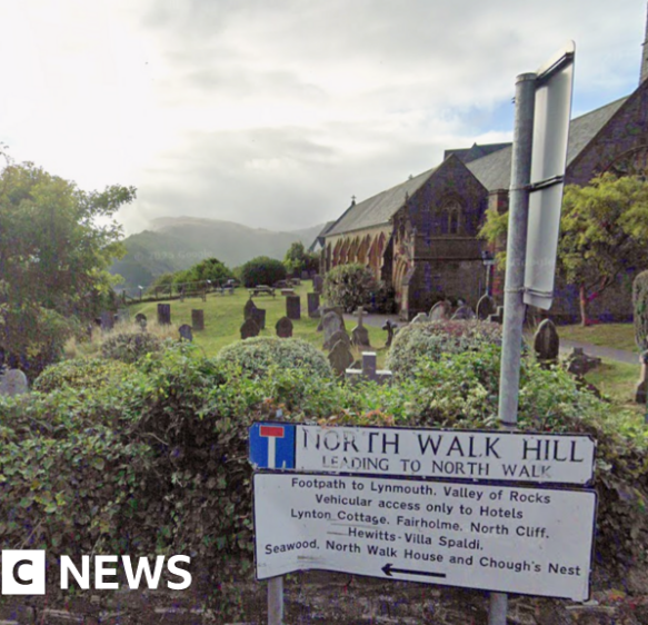 Driver dies after being trapped by recovery truck in Lynton