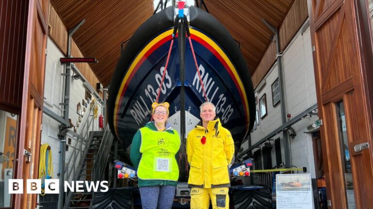 Read more about the article BBC Radio Devon presenters tackling three-legged challenge