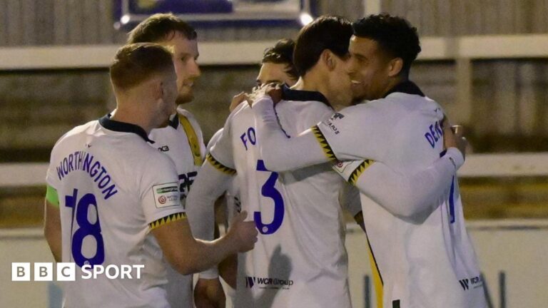 Read more about the article ‘Convincing’ Torquay United secure 3-1 victory at Farnborough