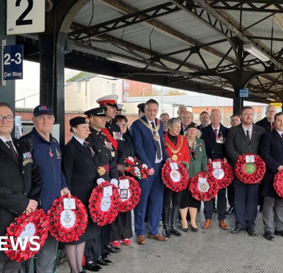 Thousands gather across the West to mark Armistice Day