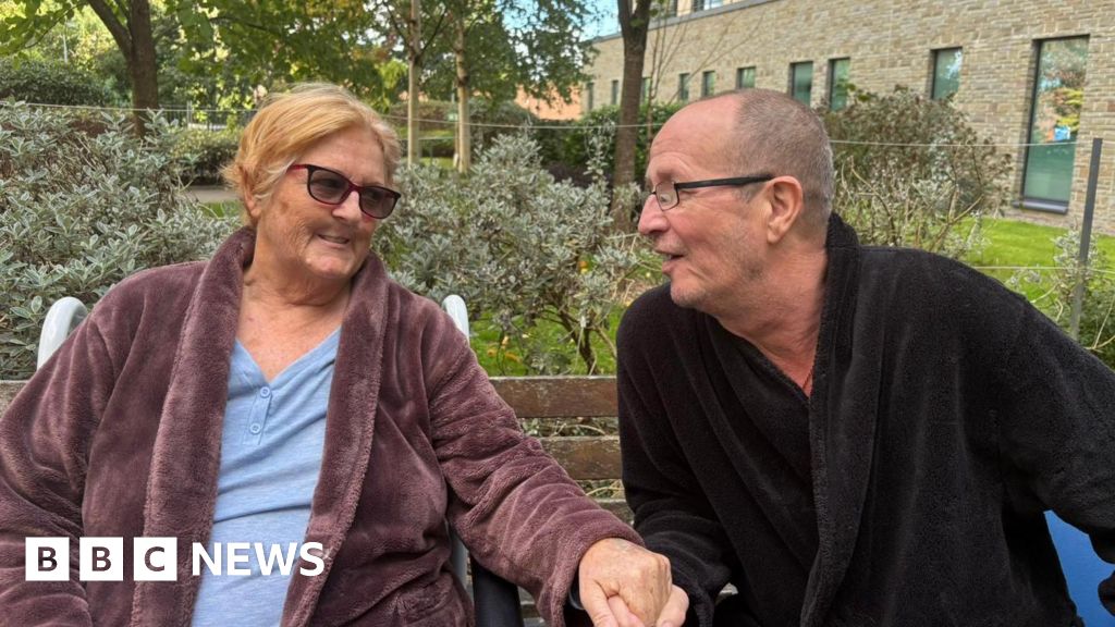 You are currently viewing Wiltshire man donates kidney to woman he met after crash