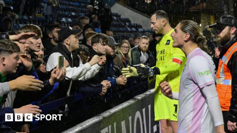 Read more about the article Tom Cleverley: Plymouth Argyle boss hopes results can reconnect squad and fans