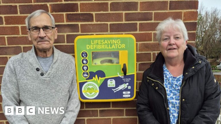 Read more about the article Burnham-on-Sea defibrillator paid for by heart attack survivor