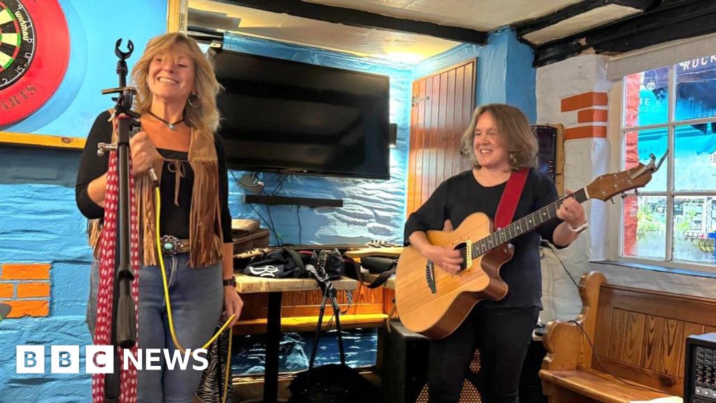 You are currently viewing Cornwall mums no longer feel ‘invisible’ after joining bands