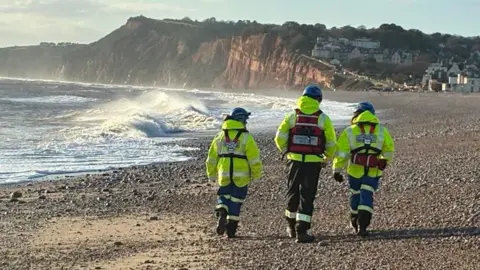 Read more about the article Two men still missing after Budleigh Salterton Christmas swim