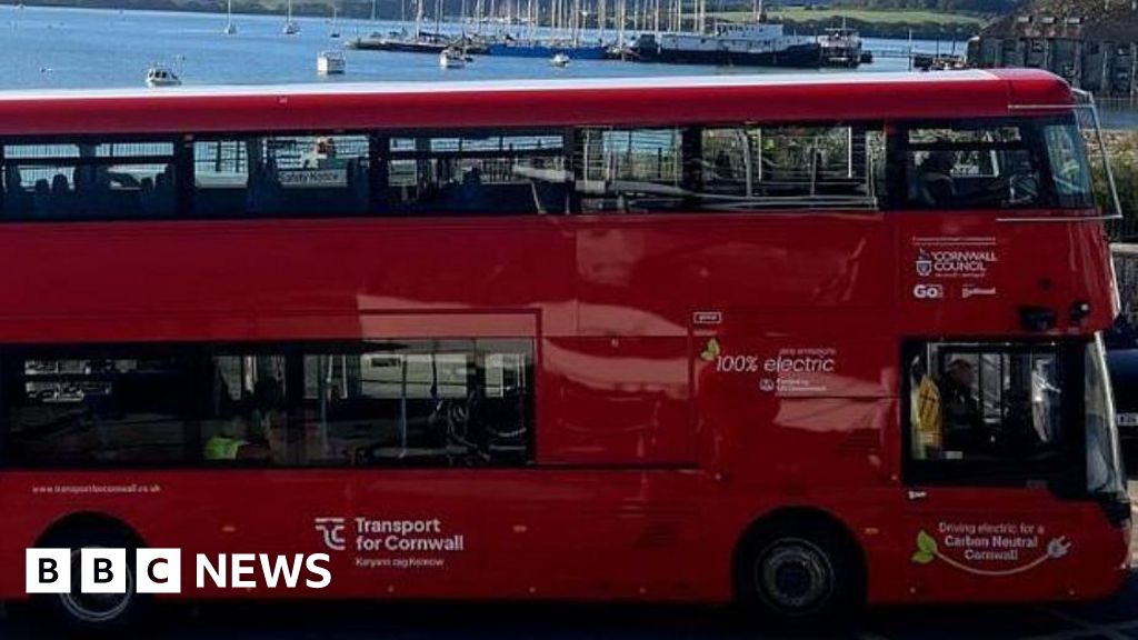 You are currently viewing ‘Important moment’ as 50 electric buses join South West fleet