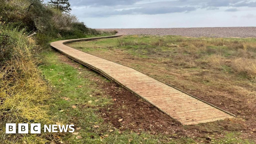 You are currently viewing New boardwalk improves Exmoor access