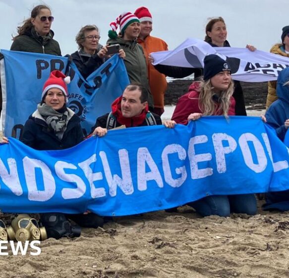 Santa swim sewage protest at Gyllyngvase Beach cancelled