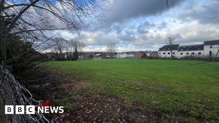 Read more about the article Retirement flats planned for school playing field in Exeter