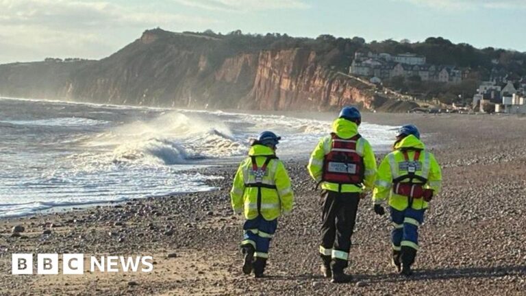Read more about the article Search for two men missing after Christmas Day swim called off