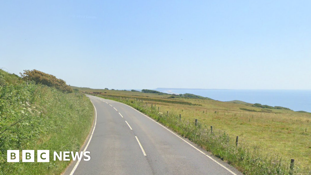 You are currently viewing Motorcyclist airlifted after coast road crash near Abbotsbury