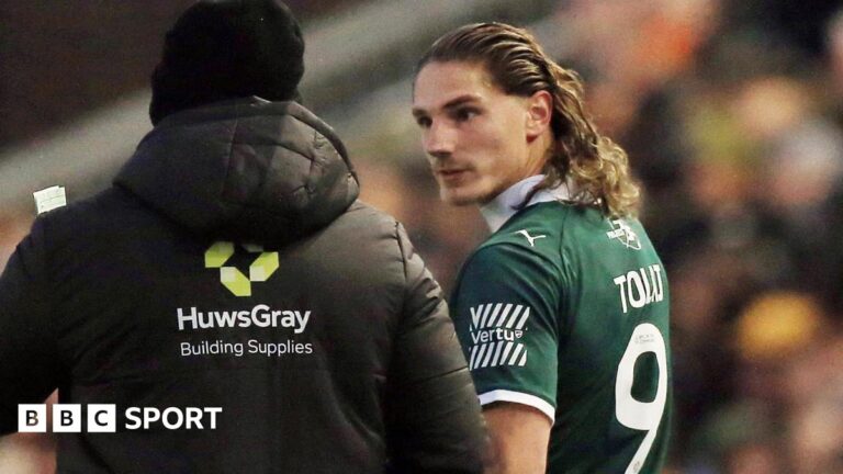 Read more about the article Lorent Tolaj has ‘learnt’ from red card says Plymouth Argyle boss Tom Cleverley