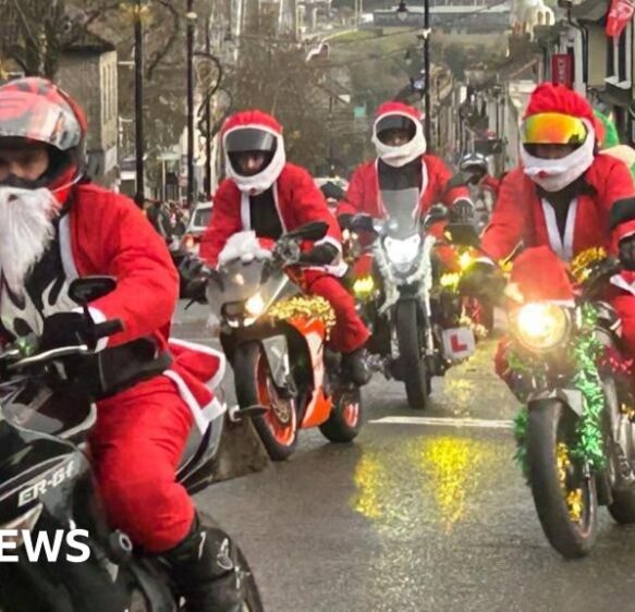 Hundreds of Santas ride through Cornwall and Devon for hospice