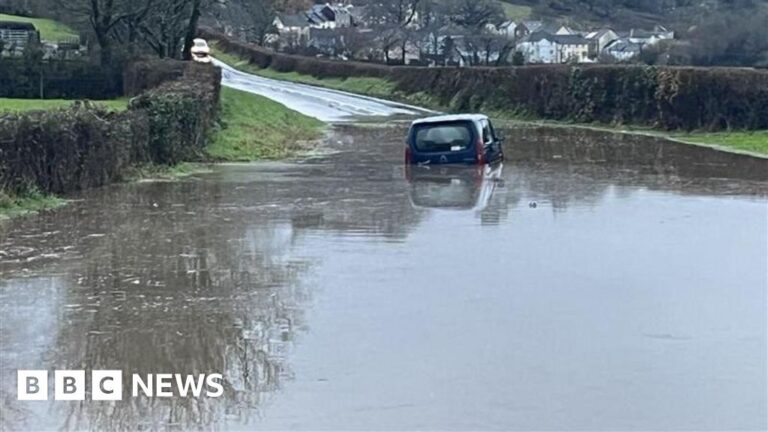Read more about the article Travel disruption in South West due to heavy rain and flooding