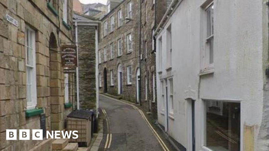 You are currently viewing Woman trapped under car in serious car crash in Mevagissey