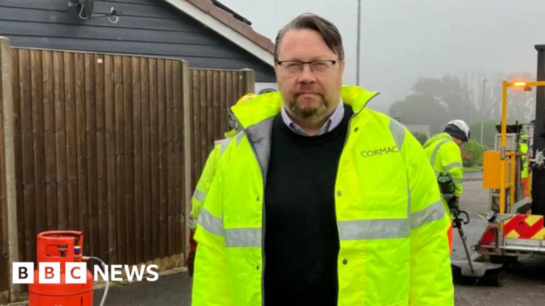 Read more about the article Pothole repair funds could rise in Cornwall, says councillor