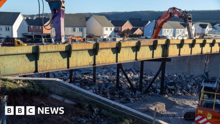 Read more about the article Work under way to demolish Winterstoke Road Bridge in Weston-super-Mare