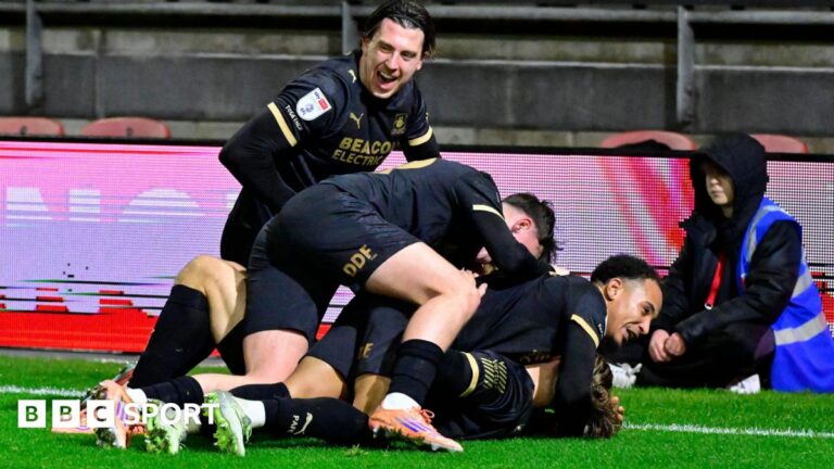 Read more about the article Tom Cleverley hopes Vertu Trophy win can set Plymouth Argyle rhythm