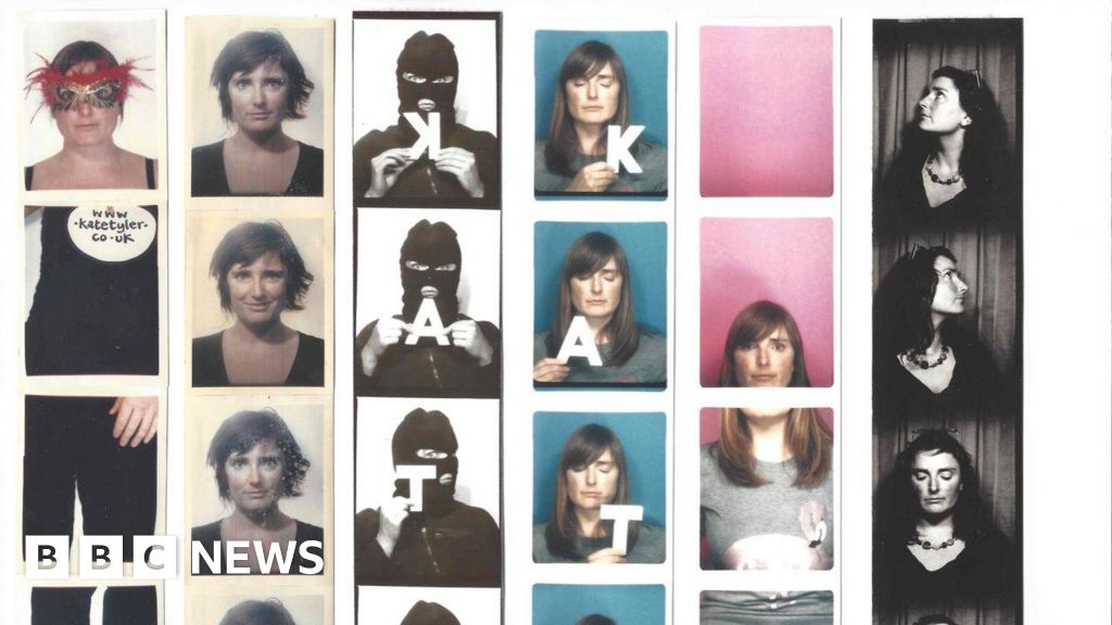 You are currently viewing Devon artist celebrates 100 years of photo booths