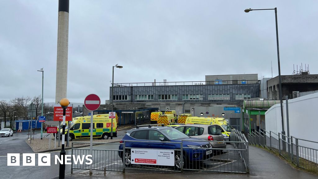 You are currently viewing Woman seriously injured in car and van crash in Churchstow