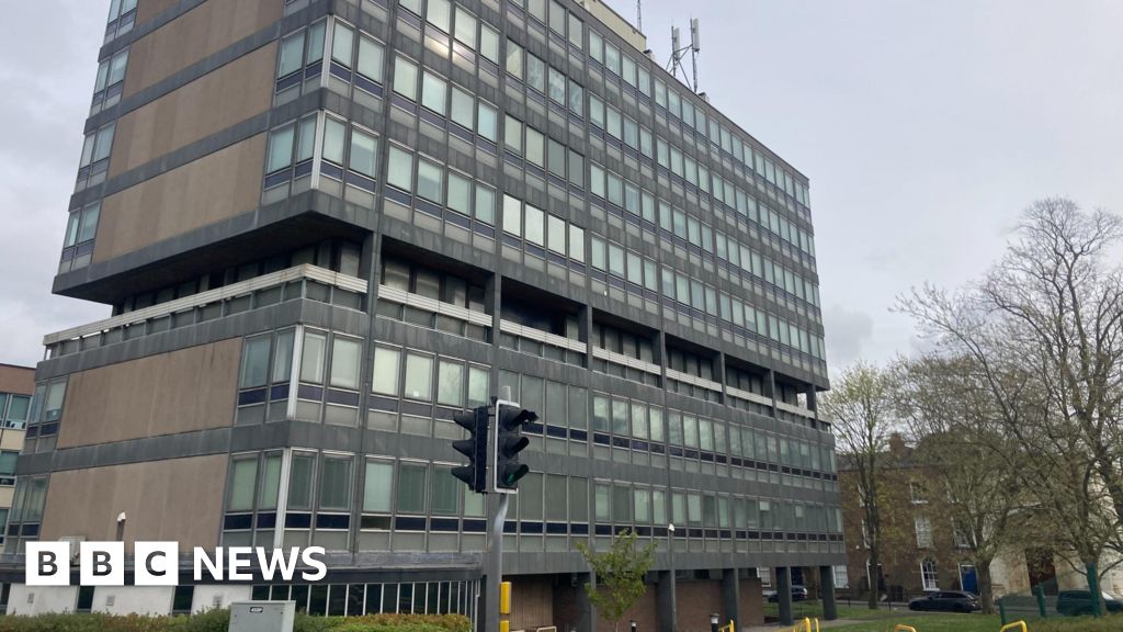 You are currently viewing Former council HQ in Taunton could become flats for NHS staff