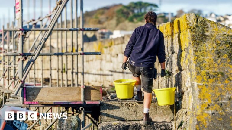 Read more about the article Major repairs to Newlyn’s historic harbour and quay under way