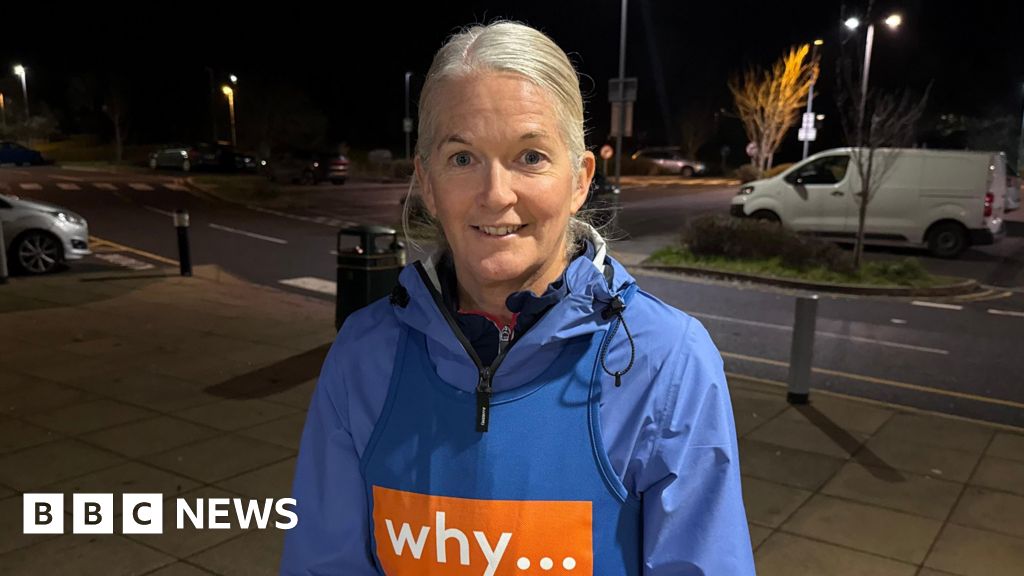 You are currently viewing Frome police inspector finishes year-long run challenge for women