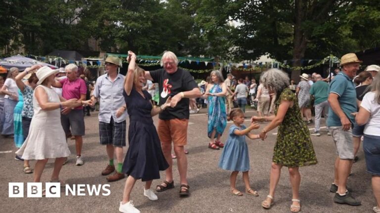 Read more about the article Sidmouth Folk Festival ‘not affected’ by sewage works upgrade