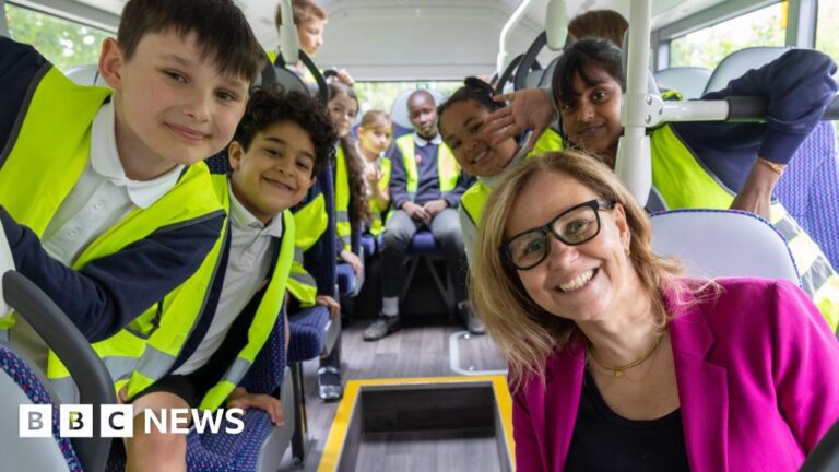 Read more about the article Kids in and around Bristol can ride buses for free this Christmas