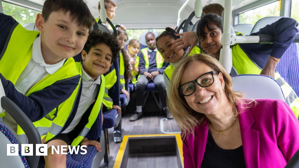 You are currently viewing Kids in and around Bristol can ride buses for free this Christmas