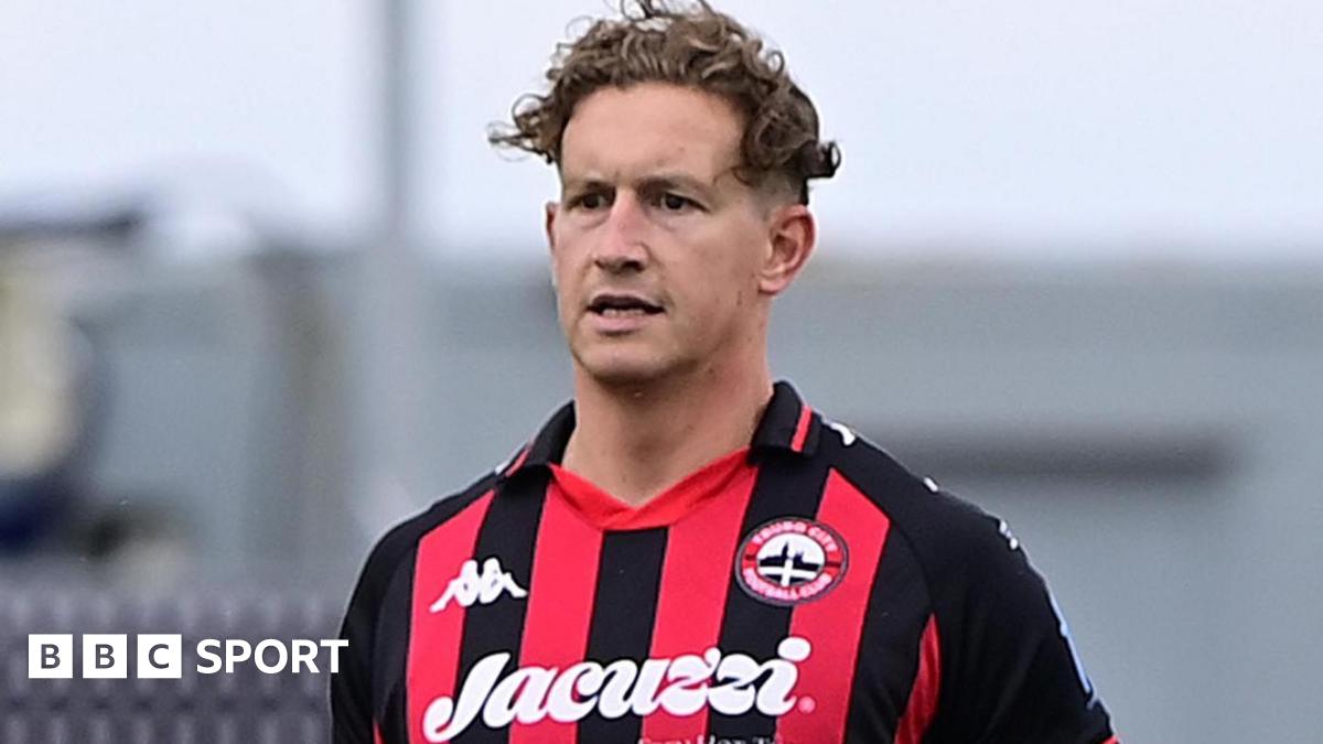 You are currently viewing Ben Adelsbury: Truro City stalwart retires aged 35