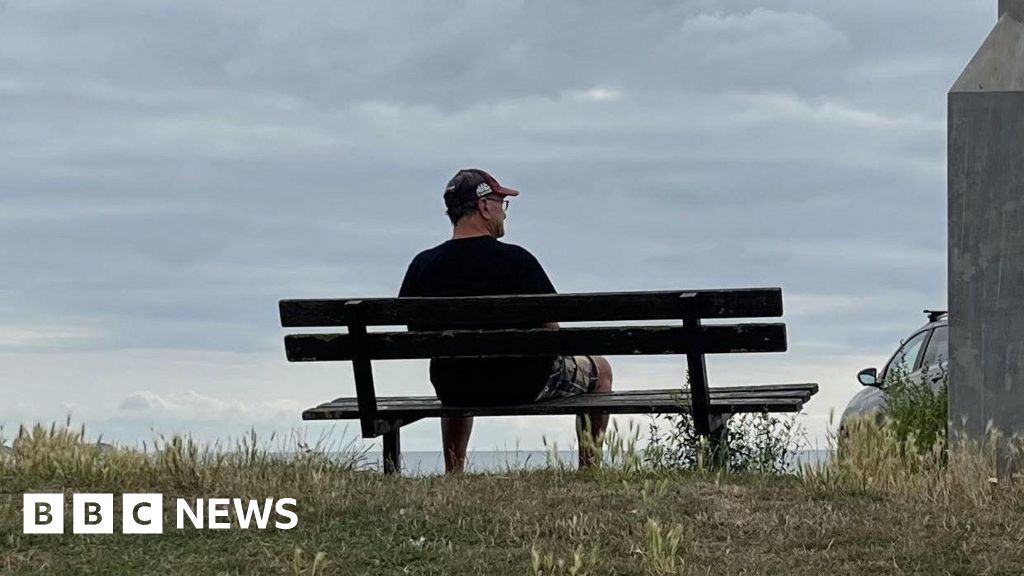 You are currently viewing Motion called to revise memorial bench prices in Torbay