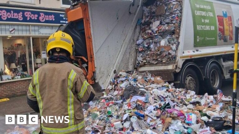 Read more about the article Bin lorry fire in Wimborne ‘likely caused by battery’