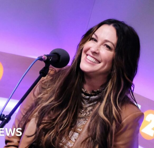 Alanis Morissette to play Powderham Castle in 2026
