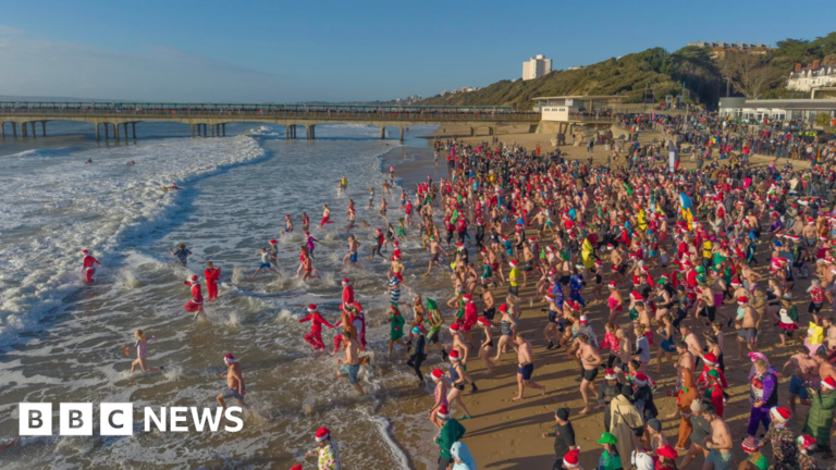 Read more about the article Hundreds brave the sea for charity Christmas dip at Boscombe Pier