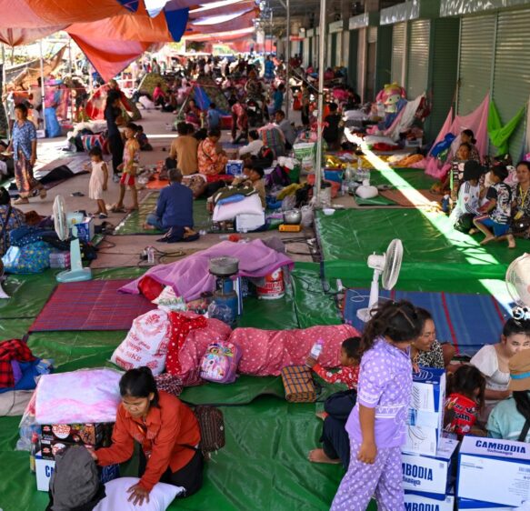 Thailand launches new offensive as Cambodia halts all border crossings | Conflict News