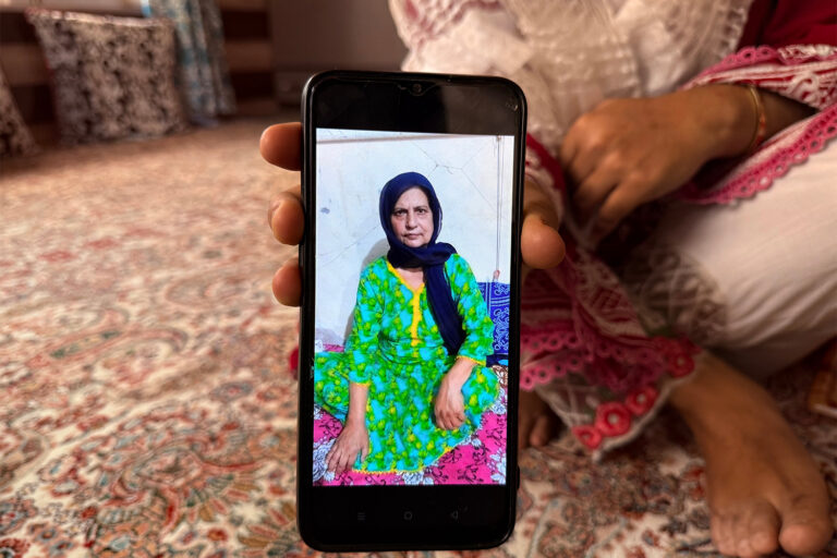 Read more about the article ‘What’s our fault?’: India’s expulsion of Pakistanis still splits families | Conflict