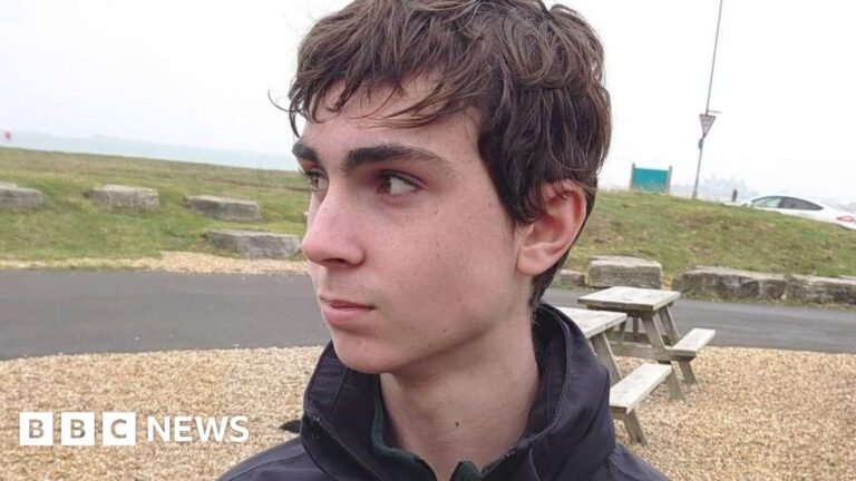 Read more about the article Tribute to teen after fatal Poole motorbike crash