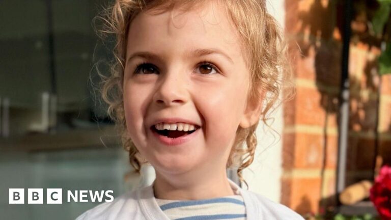 Read more about the article Mum’s illness inspires Devon girl, 5, to take on 5k Santa run
