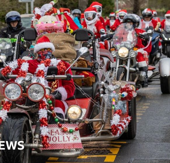Thousands of Santas hit the West Country streets for charity