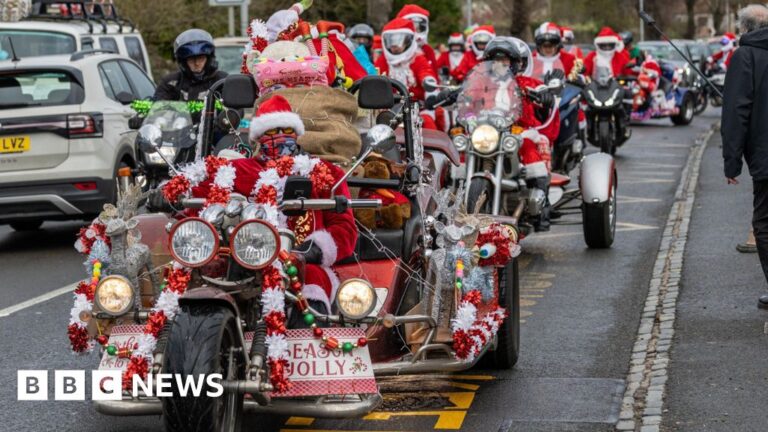 Read more about the article Thousands of Santas hit the West Country streets for charity