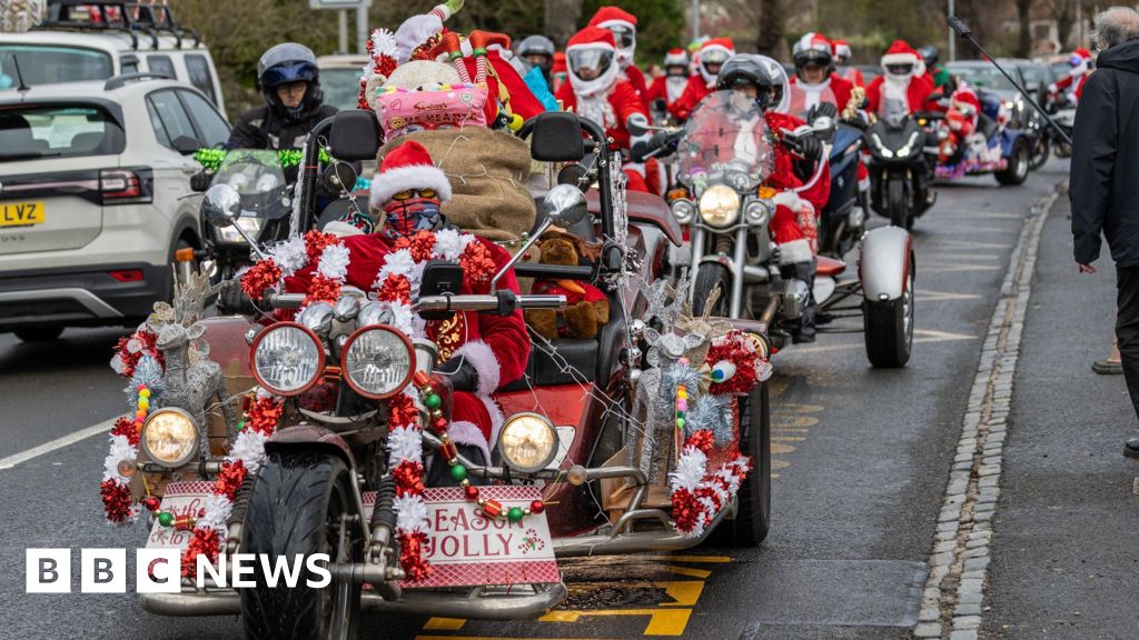 You are currently viewing Thousands of Santas hit the West Country streets for charity