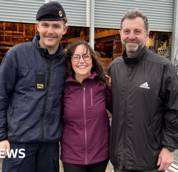 Warship crew ‘excited’ to see family and pets at Christmas