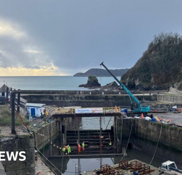 New lock gate fitted at Charlestown Harbour following delays