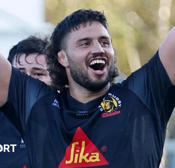 Ethan Roots: Exeter’s England forward signs contract extension