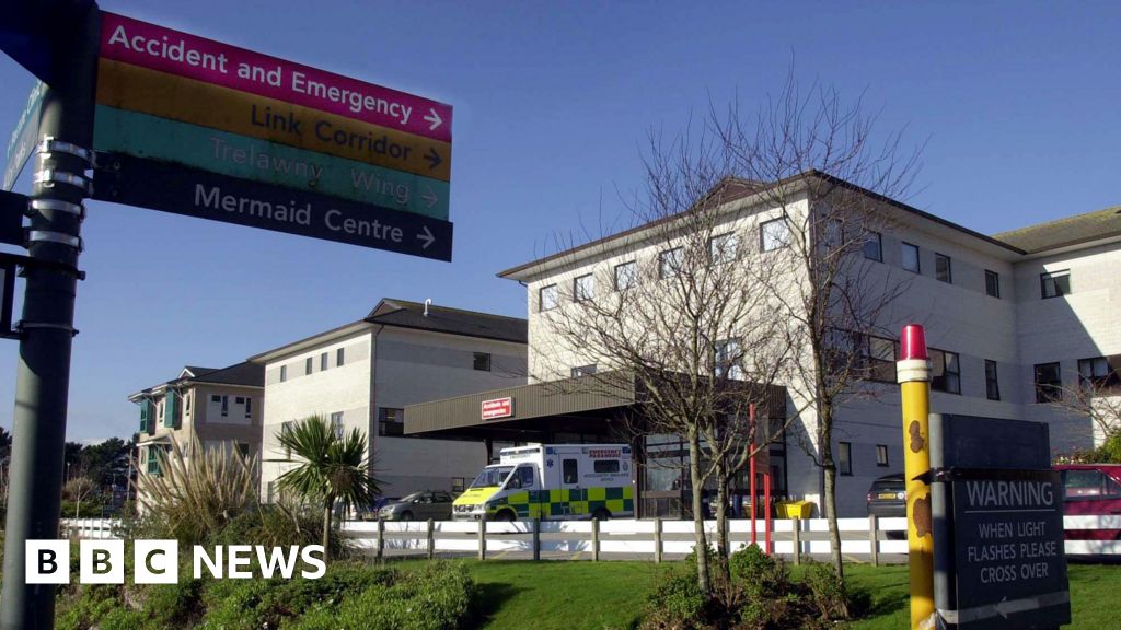 You are currently viewing Woman in her 90s dies after crash with lorry in St Blazey