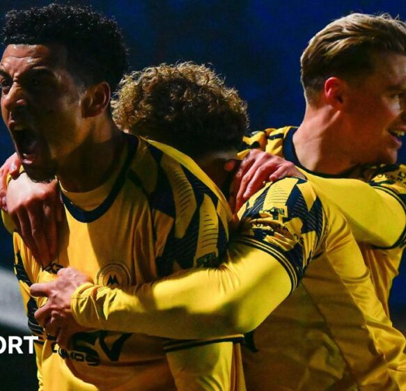 Torquay United impress in 3-1 Weston-super-Mare win