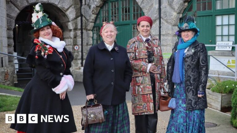 Read more about the article Nothe Fort hosts Steampunks for Yuletide weekend